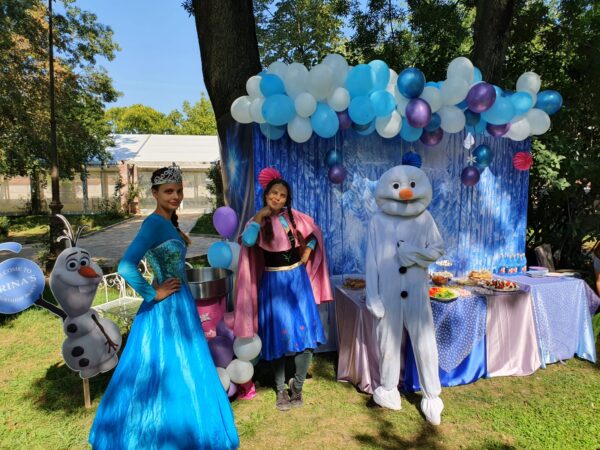 petreceri pentru copii, animatori petreceri copii, inchiriere tobogan gonflabil, personaje pentru petreceri copii